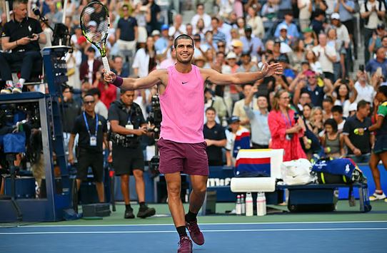 Dominant Djokovic breaks another Federer record