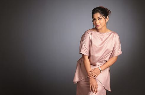 Elegant attire suits any age any place Model Parsa Ivana Clothing and Jewelry Bluecheese Outfit Aura Beauty Lounge Photo Kabir Hossain Elegant attire suits any age, any place. Model: Parsa Ivana, Clothing and Jewelry: Bluecheese, Outfit: Aura Beauty Lounge. Photo: Kabir Hossain