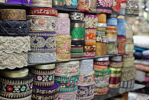 Many people like to wear lace that matches the color of their clothes. Photo: Kabir Hossain